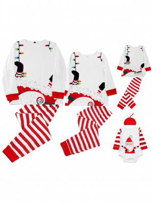 Pyjamas de Noel du Pere Noel attaches avec une guirlande toutes tailles pour chaque membre de la famille
