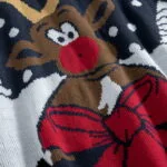Pull de Noël Homme fun Renne tenant un Cadeau