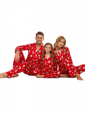 Elegant pyjama rouge de Noel assis en famille