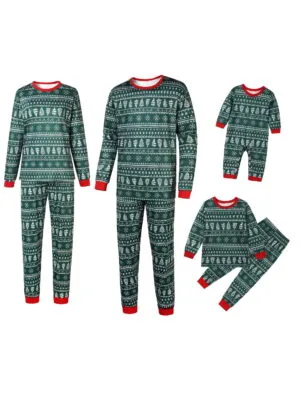 Pyjama de Noël vert moderne aux motifs hivernaux, flocons, sapins