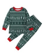 Pyjama de Noël vert moderne aux motifs hivernaux, flocons, sapins