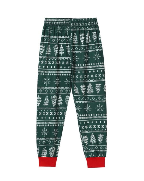 Pyjama de Noël vert moderne aux motifs hivernaux, flocons, sapins