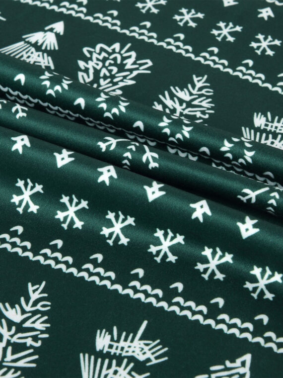 Pyjama de Noël vert moderne aux motifs hivernaux, flocons, sapins